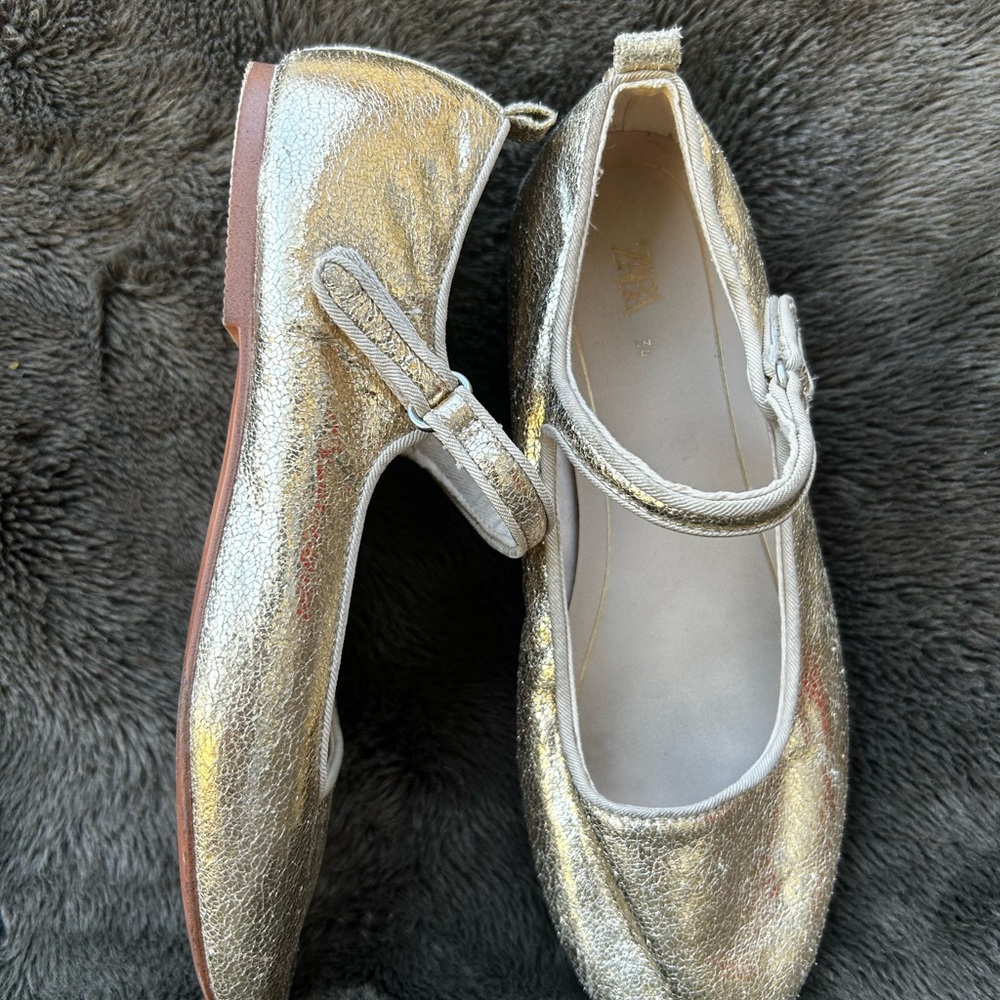 Zara Shimmering Gold Kids Dress Shoes sz 3